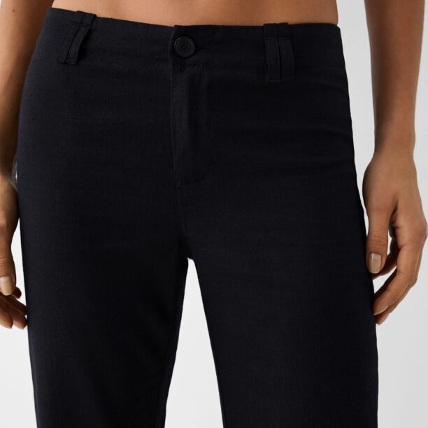 Preţ Bershka Pantaloni  negru