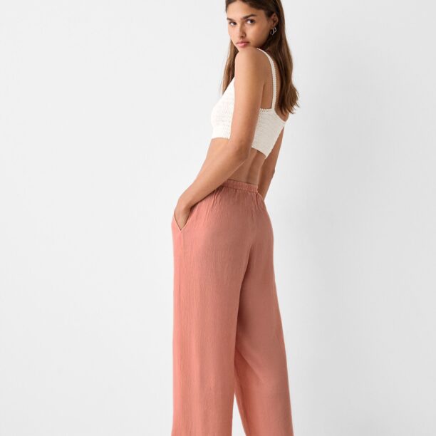 Bershka Pantaloni  rosé preţ