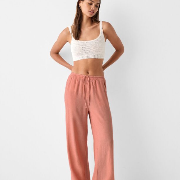 Cumpăra Bershka Pantaloni  rosé