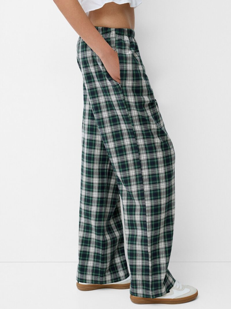 Original Bershka Pantaloni  verde jad / negru / alb