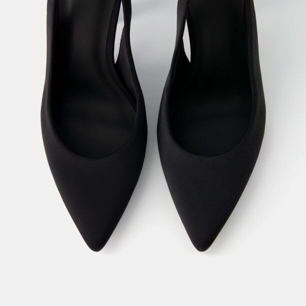 Bershka Pumps  negru preţ