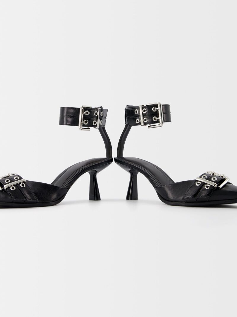 Cumpăra Bershka Pumps  negru / argintiu