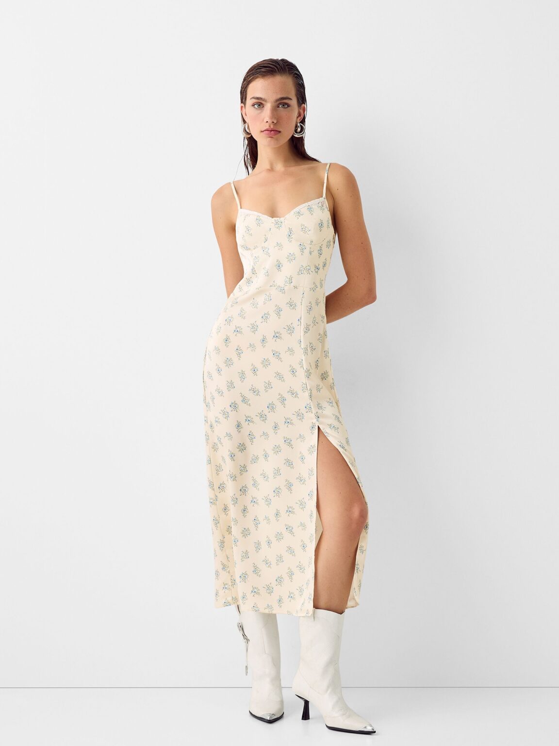 Cumpăra Bershka Rochie de vară  crem / albastru deschis / verde jad / negru