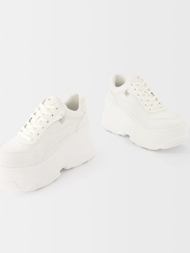 Preţ Bershka Sneaker low  alb