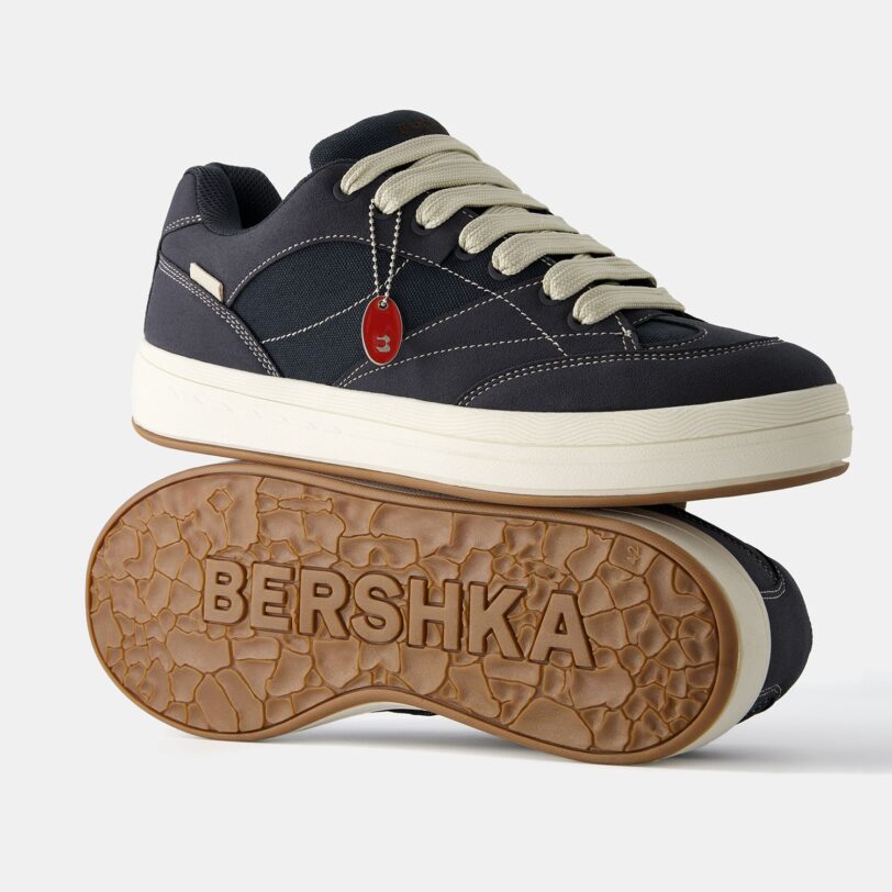 Preţ Bershka Sneaker low  albastru marin / albastru noapte / alb murdar