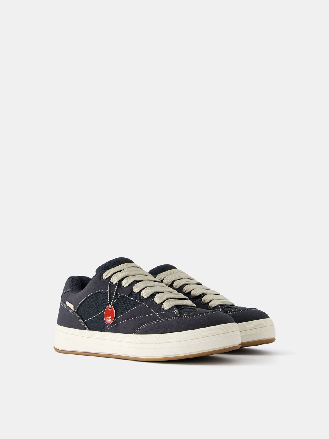 Original Bershka Sneaker low  albastru marin / albastru noapte / alb murdar