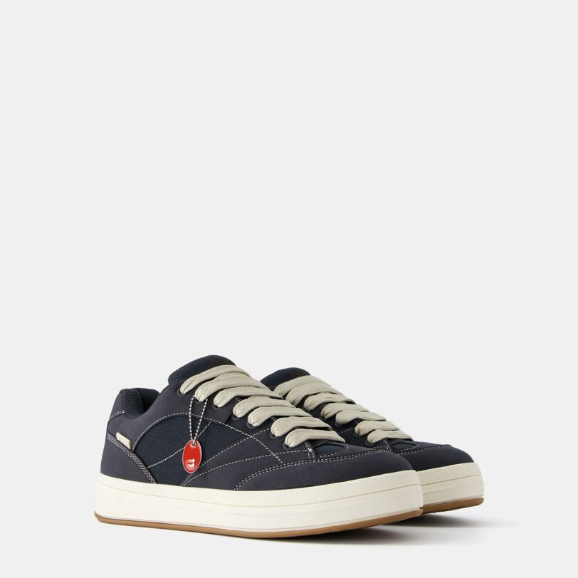 Original Bershka Sneaker low  albastru marin / albastru noapte / alb murdar