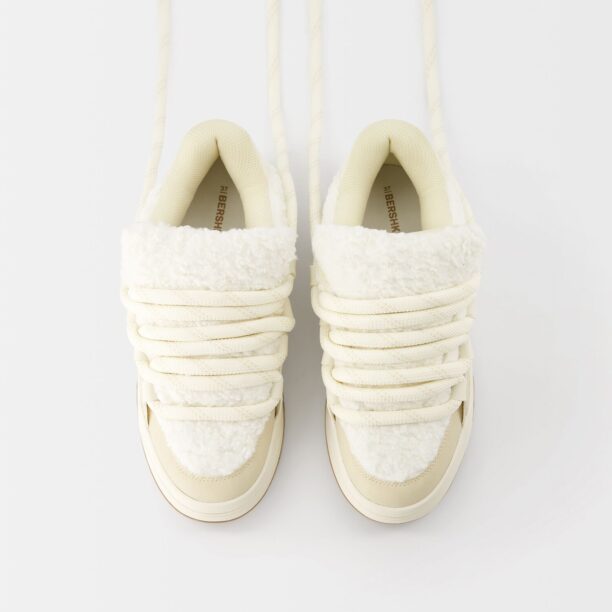 Cumpăra Bershka Sneaker low  bej / bej deschis