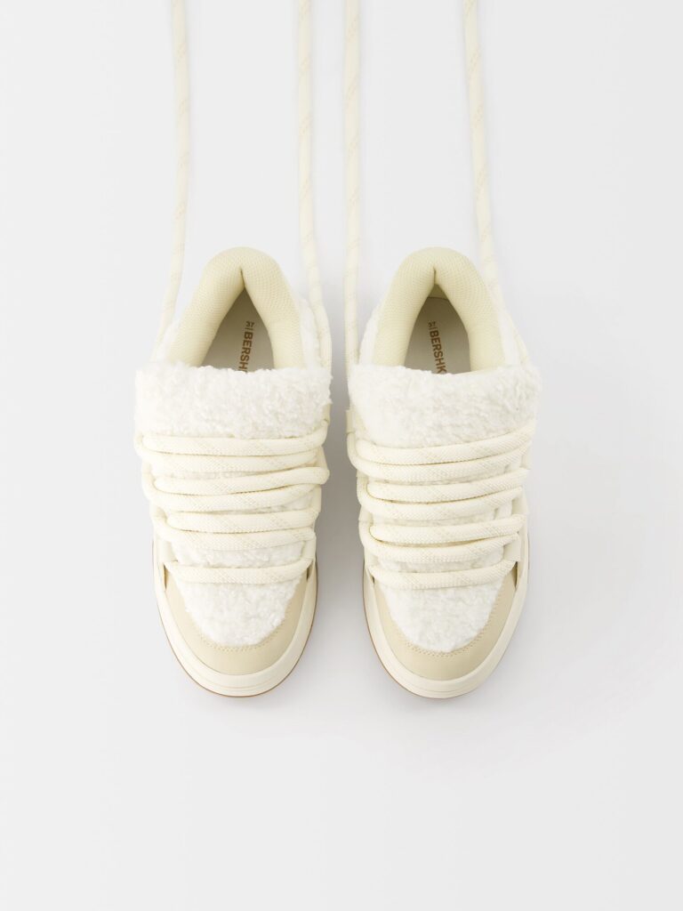 Cumpăra Bershka Sneaker low  bej / bej deschis