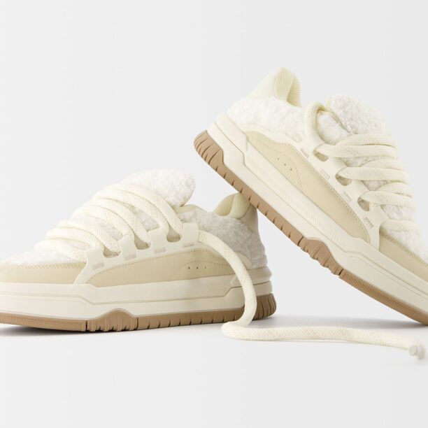 Preţ Bershka Sneaker low  bej / bej deschis