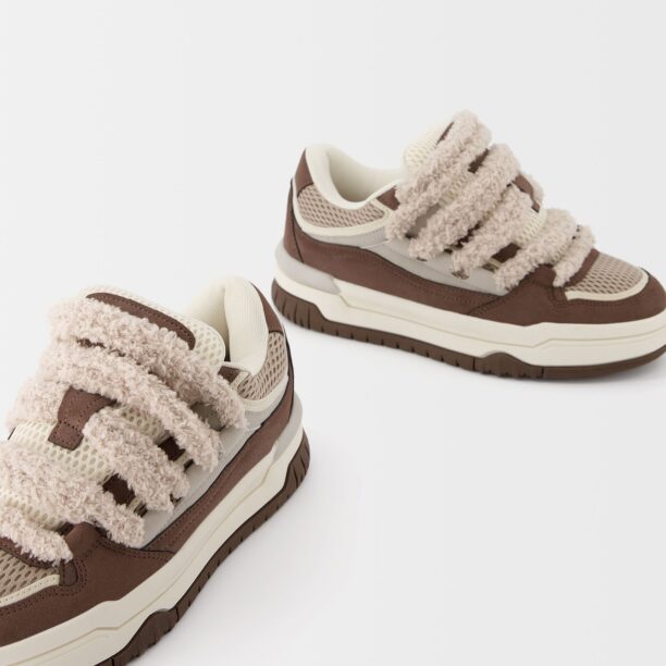 Preţ Bershka Sneaker low  bej închis / maro