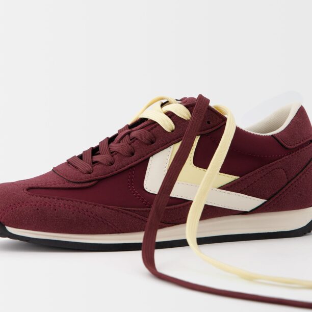 Bershka Sneaker low  galben deschis / roșu burgundy / alb preţ