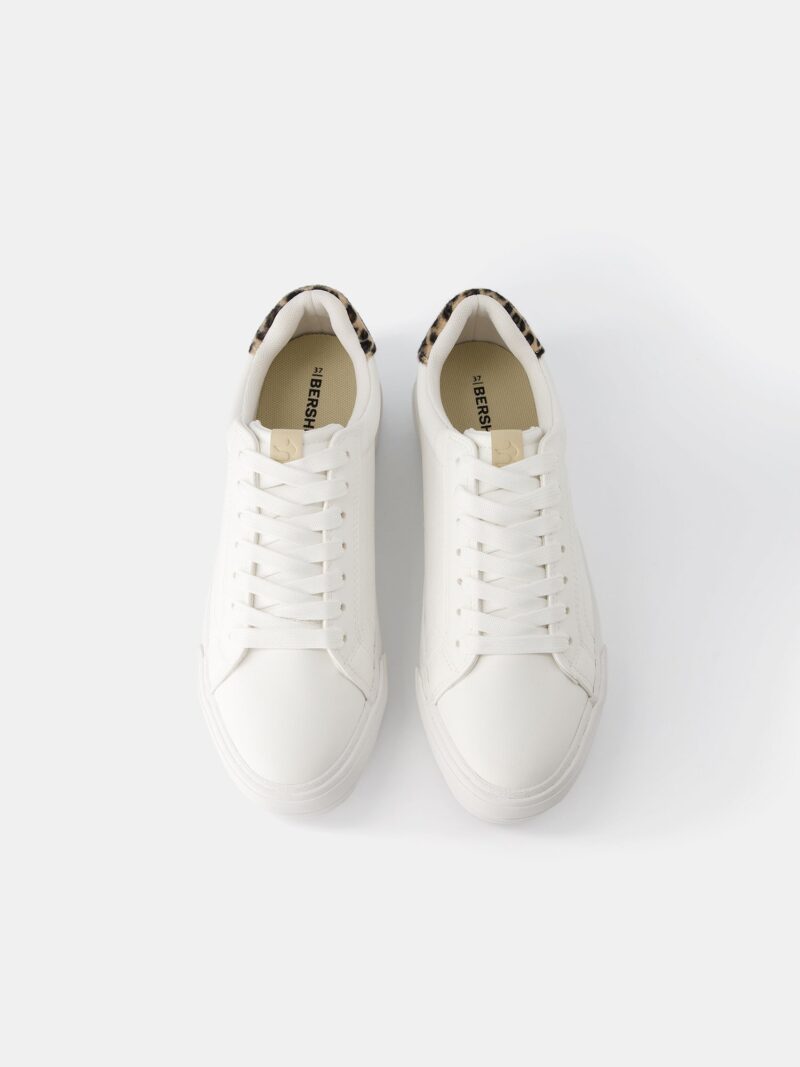 Bershka Sneaker low  maro cappuccino / negru / alb preţ