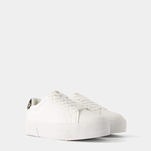 Preţ Bershka Sneaker low  maro cappuccino / negru / alb