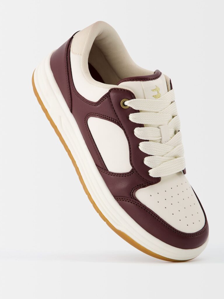 Bershka Sneaker low  maro închis / alb preţ