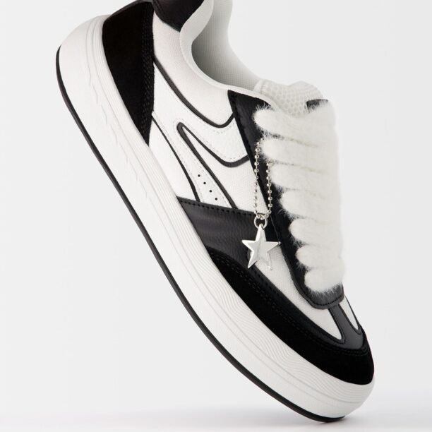 Bershka Sneaker low  negru / alb preţ