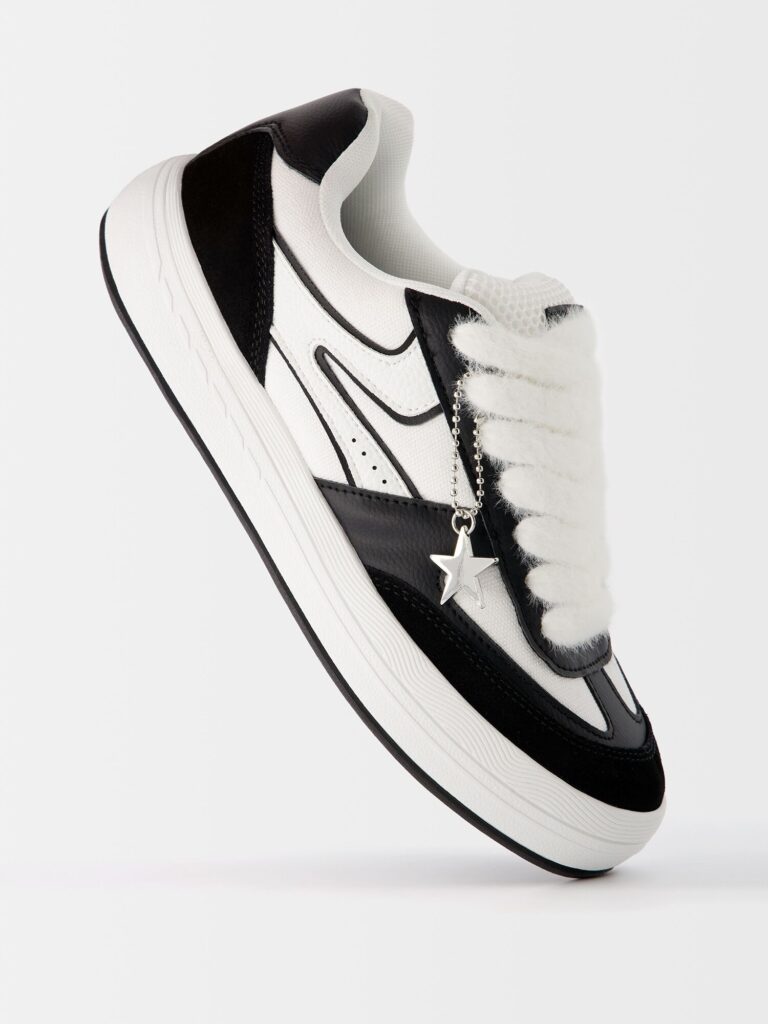 Bershka Sneaker low  negru / alb preţ