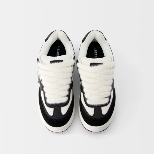 Cumpăra Bershka Sneaker low  negru / alb