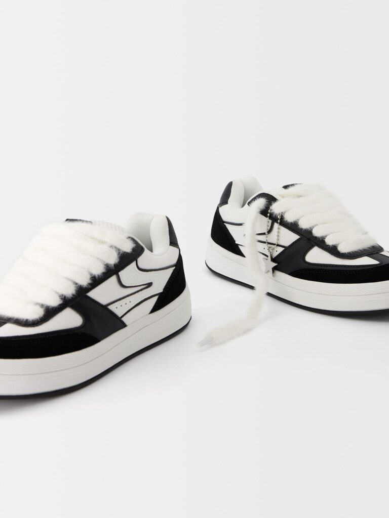 Preţ Bershka Sneaker low  negru / alb