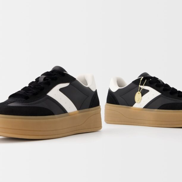 Original Bershka Sneaker low  negru / alb