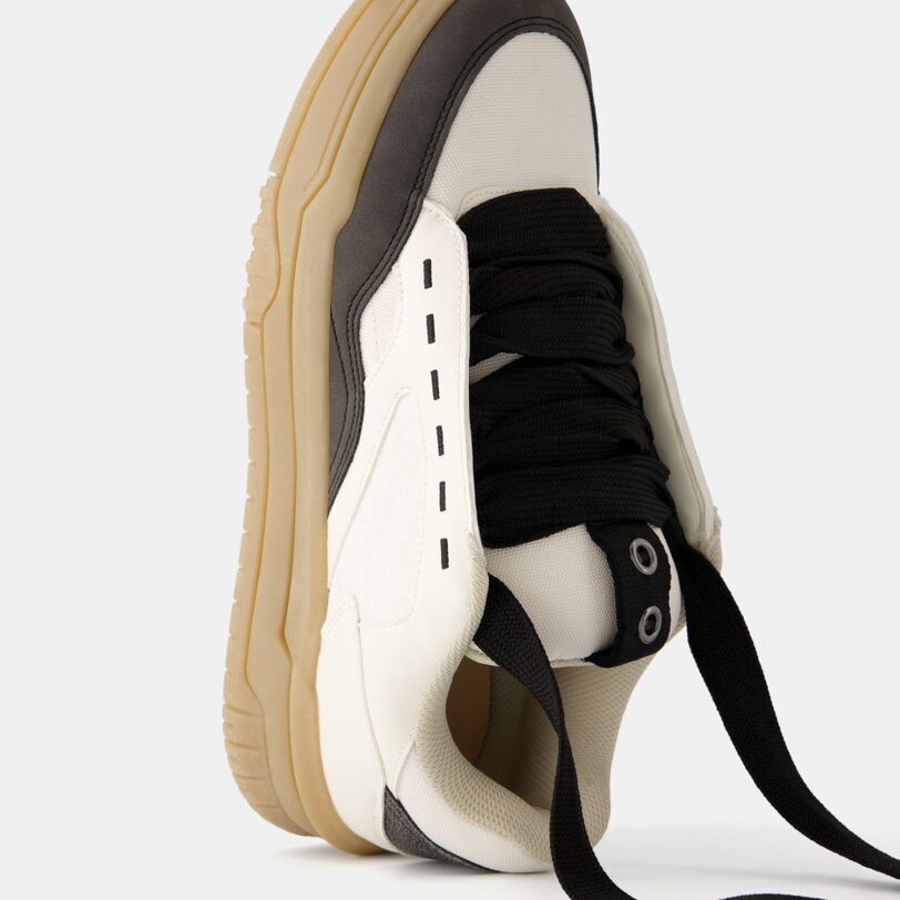 Cumpăra Bershka Sneaker low  negru / alb murdar