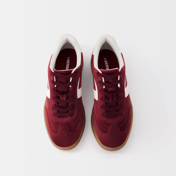 Cumpăra Bershka Sneaker low  roșu burgundy / alb