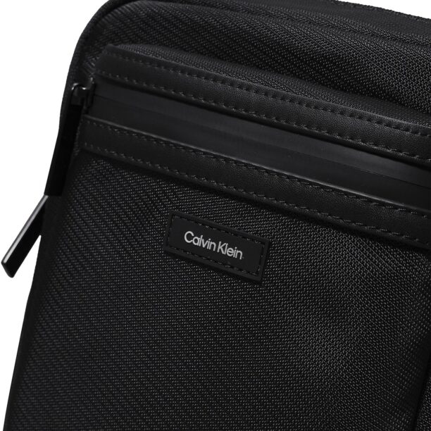 Calvin Klein Geantă de umăr 'ESSENTIAL'  negru preţ