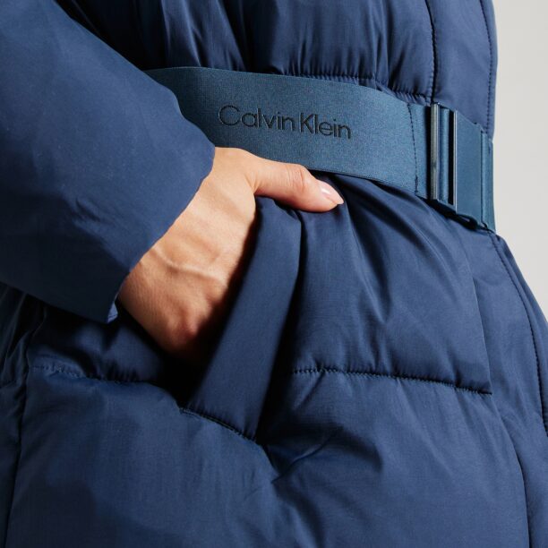 Preţ Calvin Klein Jeans Geacă de iarnă  albastru marin