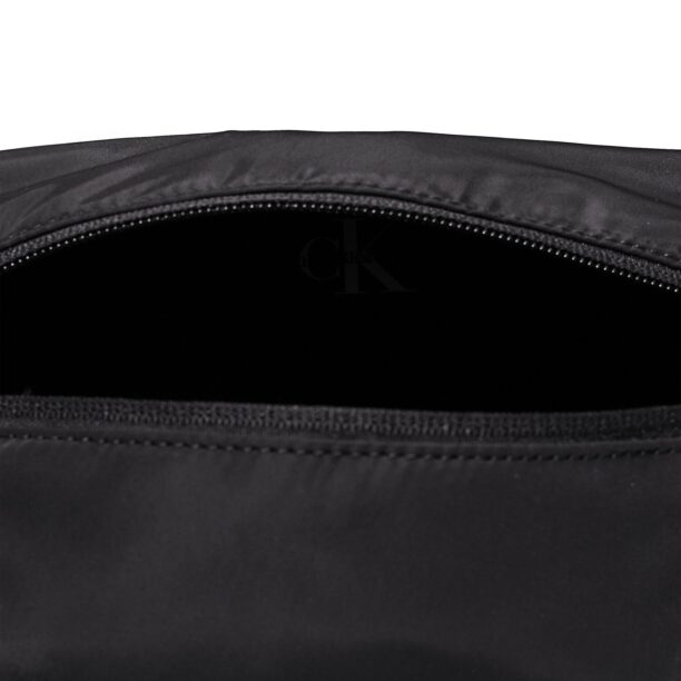 Calvin Klein Jeans Sac pentru îmbrăcăminte  negru preţ