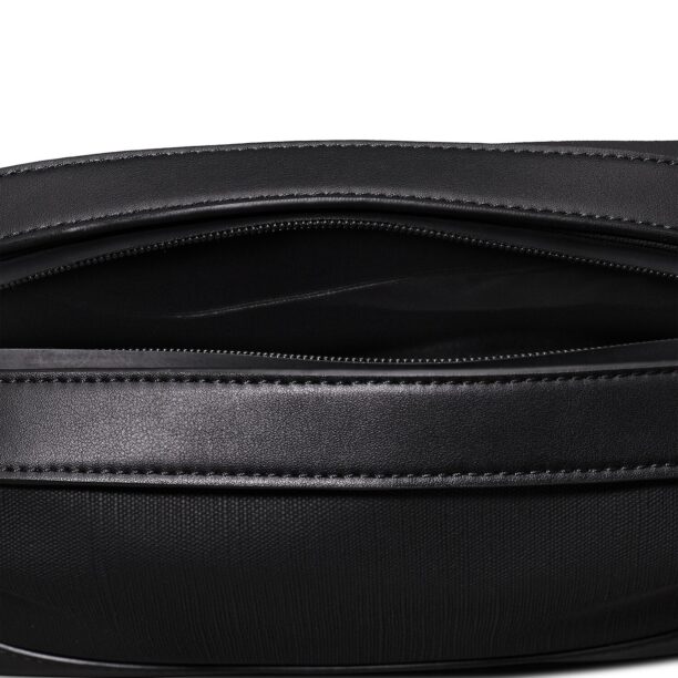 Calvin Klein Sac pentru îmbrăcăminte  negru preţ