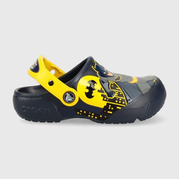 Crocs slapi copii FL BATMAN PATCH culoarea albastru marin