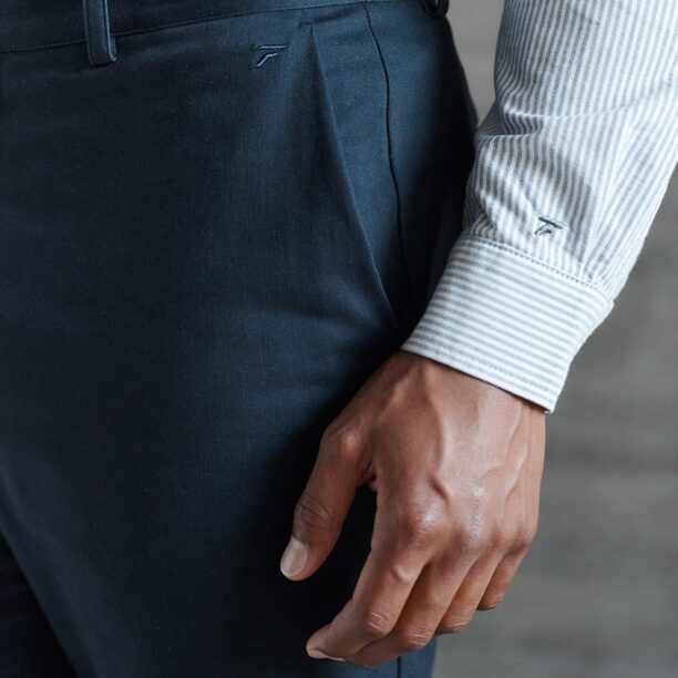 Preţ DAN FOX APPAREL Pantaloni eleganți 'Essential'  bleumarin