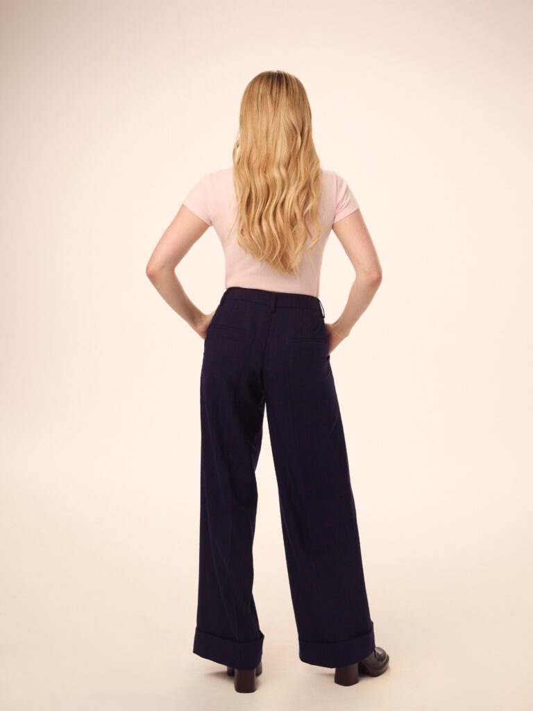 Daahls by Emma Roberts exclusively for ABOUT YOU Pantaloni cu dungă 'Georgina'  bleumarin / maro ruginiu preţ