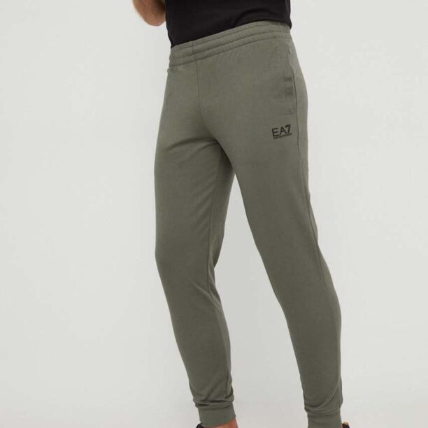 EA7 Emporio Armani pantaloni de trening din bumbac culoarea verde