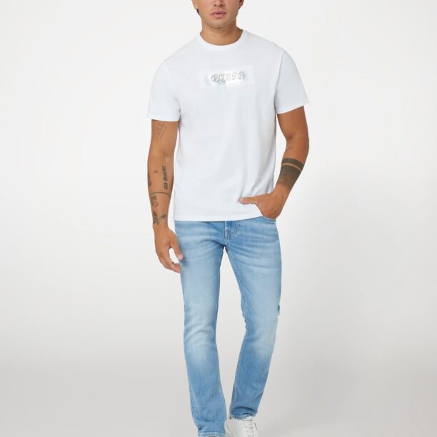 GUESS Tricou  gri argintiu / alb preţ