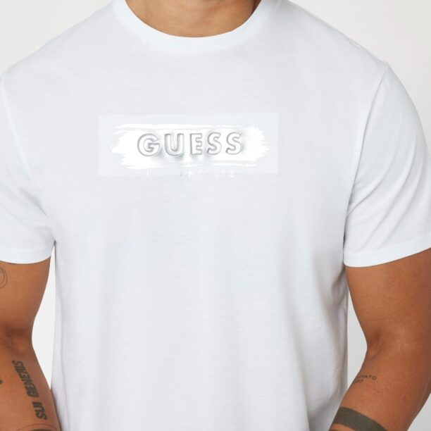 Preţ GUESS Tricou  gri argintiu / alb