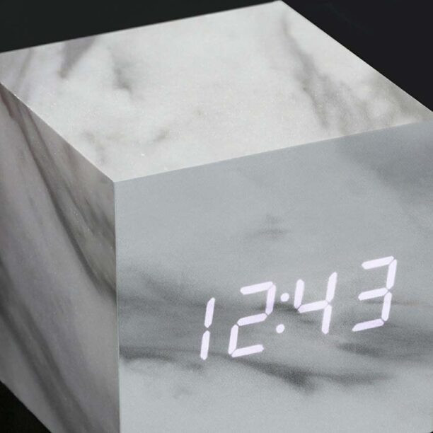 Gingko Design ceas de masă Cube Marble Click Clock preţ