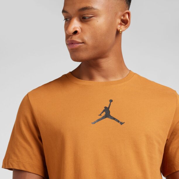 Preţ Jordan Tricou 'Jumpman'  maro pueblo / negru