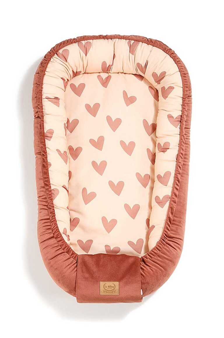 La Millou cocon pentru bebe Best Nest Velvet HEARTBEAT PINK