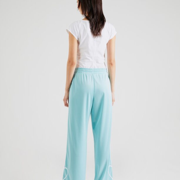 Monki Pantaloni  albastru aqua / alb preţ