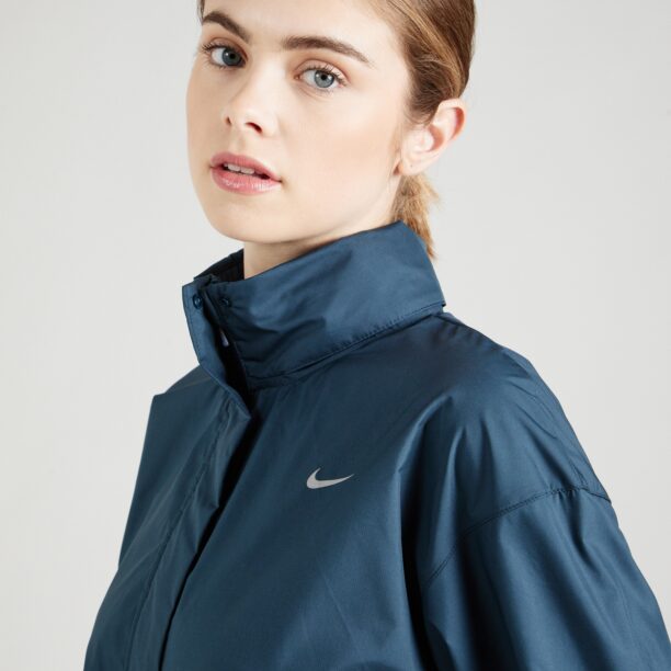 Preţ NIKE Geacă sport 'FAST'  bleumarin / gri argintiu