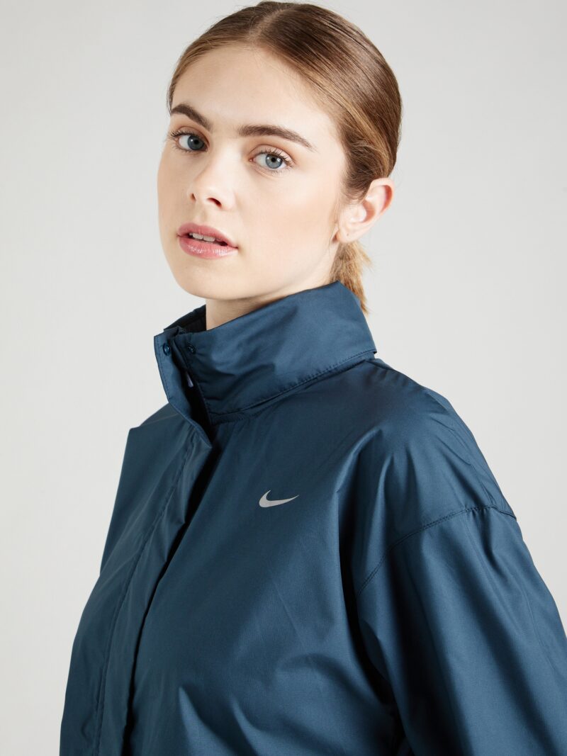 Preţ NIKE Geacă sport 'FAST'  bleumarin / gri argintiu