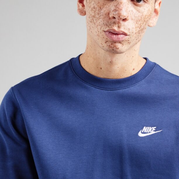 Preţ Nike Sportswear Bluză de molton 'Club'  albastru gențiană / alb