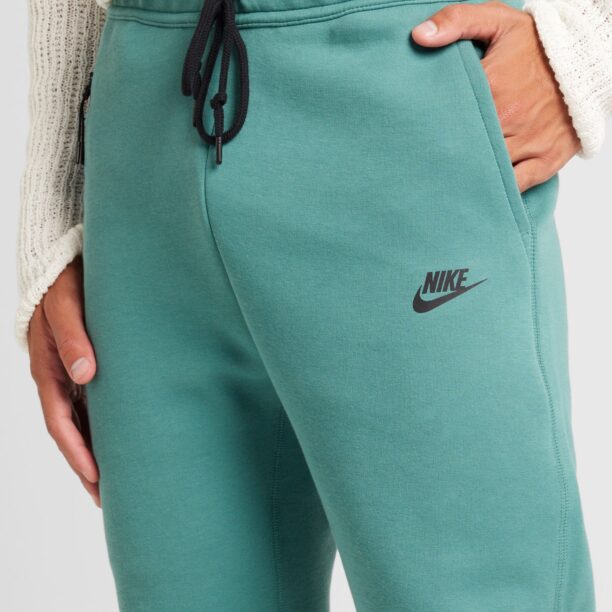 Cumpăra Nike Sportswear Pantaloni 'Tech Fleece'  verde jad / negru