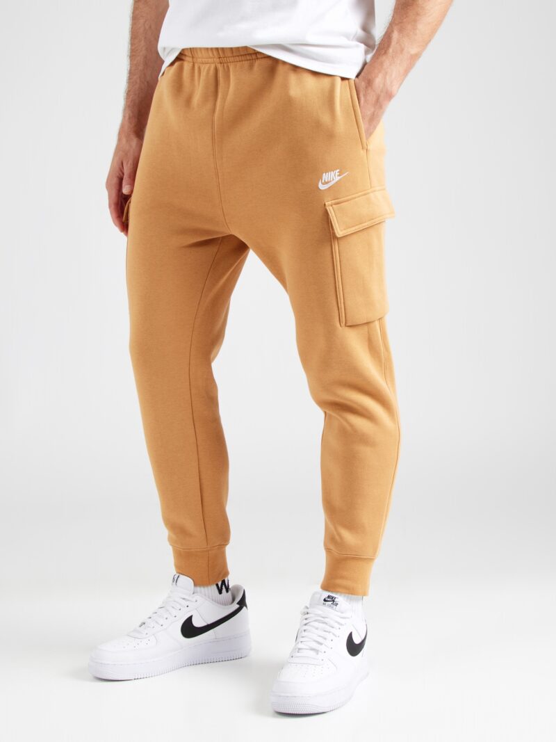 Nike Sportswear Pantaloni cu buzunare 'CLUB'  maro pueblo / alb