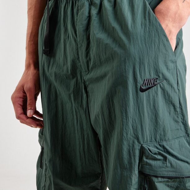 Preţ Nike Sportswear Pantaloni cu buzunare  verde închis