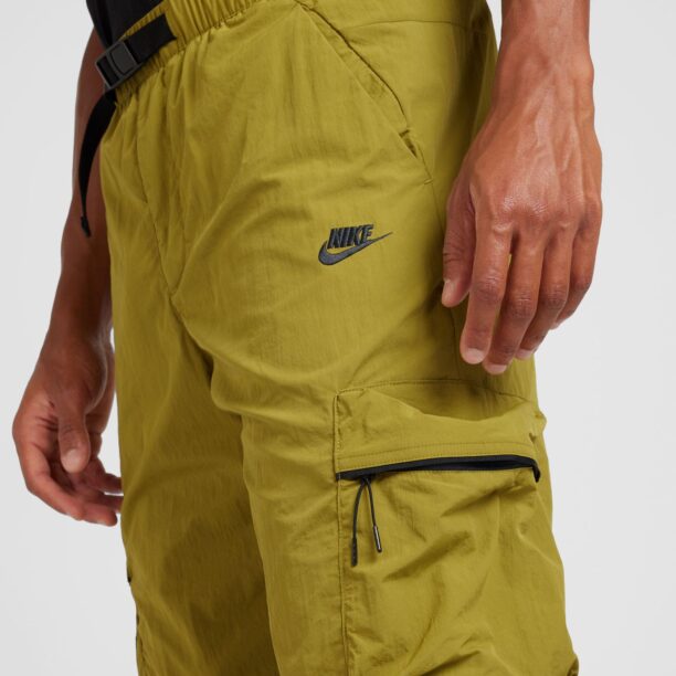 Preţ Nike Sportswear Pantaloni cu buzunare  verde kiwi / negru