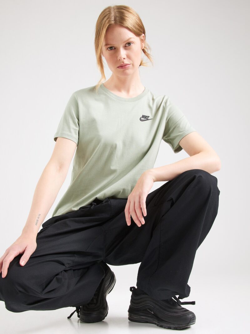 Cumpăra Nike Sportswear Tricou 'Club Essential'  verde pastel / negru