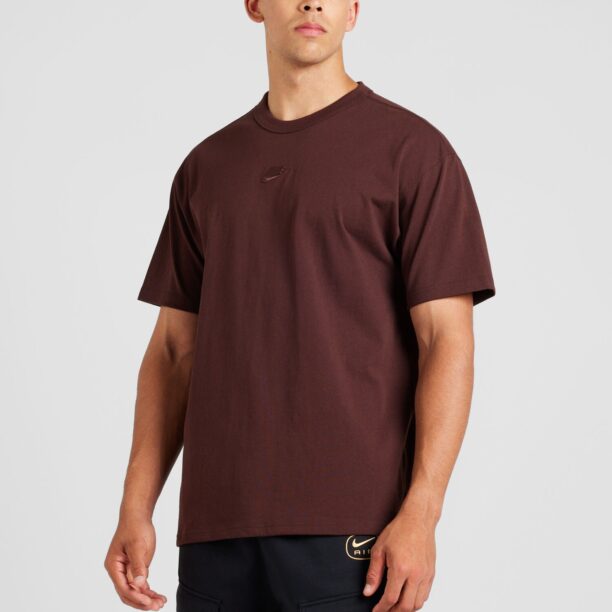 Preţ Nike Sportswear Tricou 'Premium Essentials'  ciocolatiu