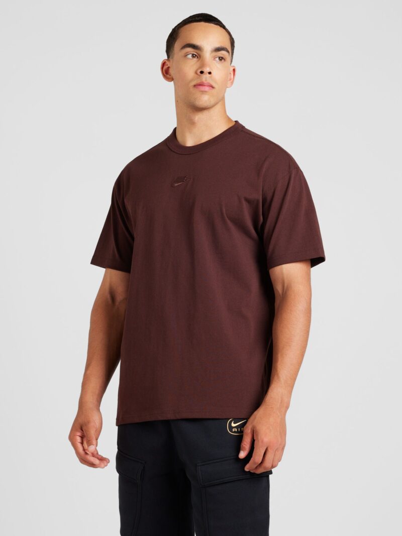 Preţ Nike Sportswear Tricou 'Premium Essentials'  ciocolatiu